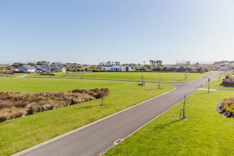 Photo of property in 2 Paterson Lane, Kelvin Grove, 4470