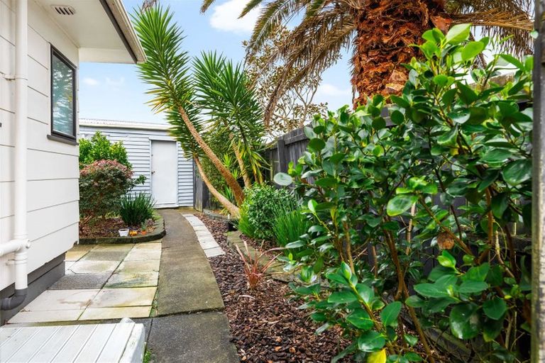 Photo of property in 2/9 Applewood Drive, Henderson, Auckland, 0612