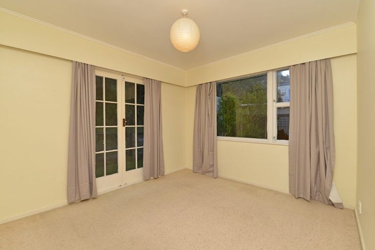 Photo of property in 141 Parkvale Road, Karori, Wellington, 6012