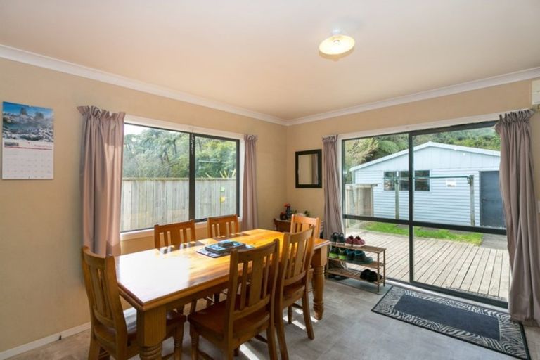 Photo of property in 55 Seaview Road, Marfell, New Plymouth, 4310