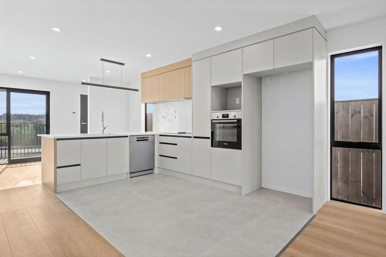 Photo of property in 8 Harikoa Way, Karaka, 2113