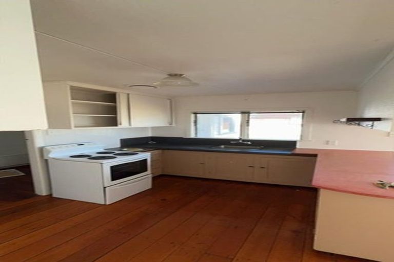 Photo of property in 16 Second Avenue, Avenues, Whangarei, 0110