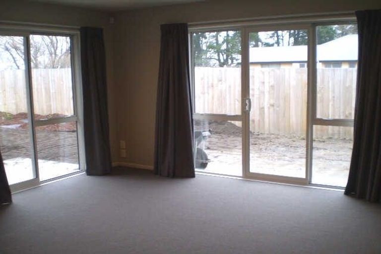 Photo of property in 27 Mokihi Gardens, Hillmorton, Christchurch, 8024