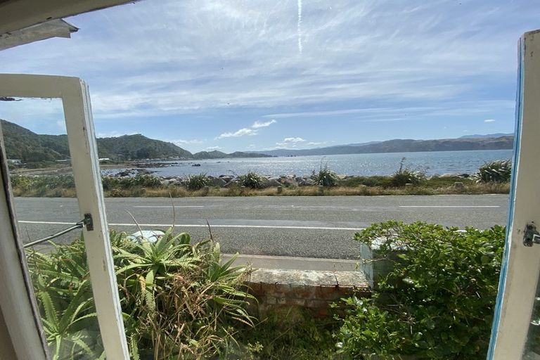 Photo of property in 168 Breaker Bay Road, Breaker Bay, Wellington, 6022