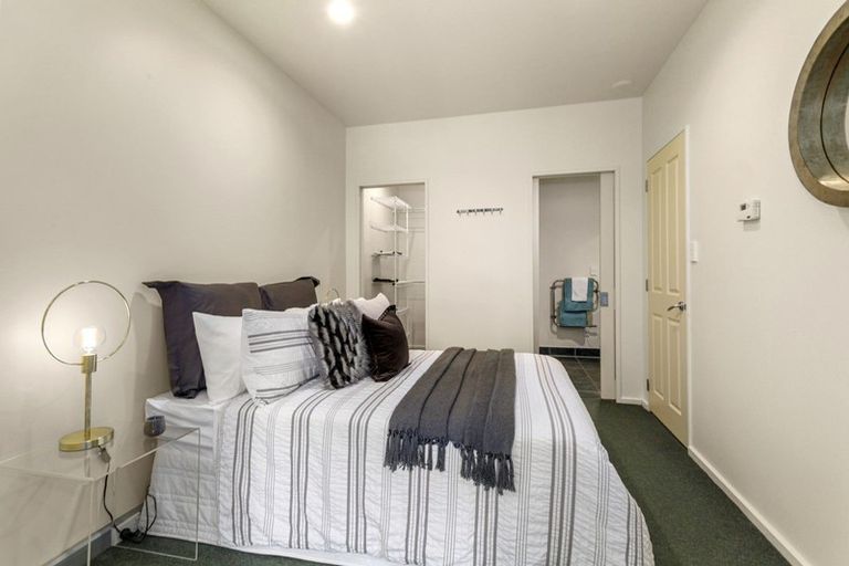 Photo of property in Atrium Towers, 7f/154 The Terrace, Wellington Central, Wellington, 6011