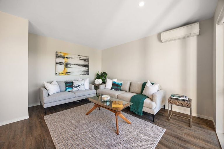 Photo of property in 21 Irving Place, Hobsonville, Auckland, 0616