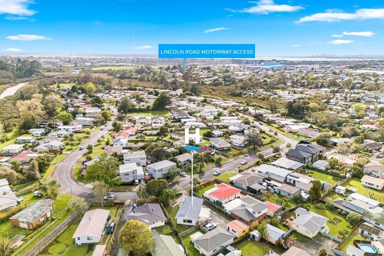 Photo of property in 123 Riverpark Crescent, Henderson, Auckland, 0610