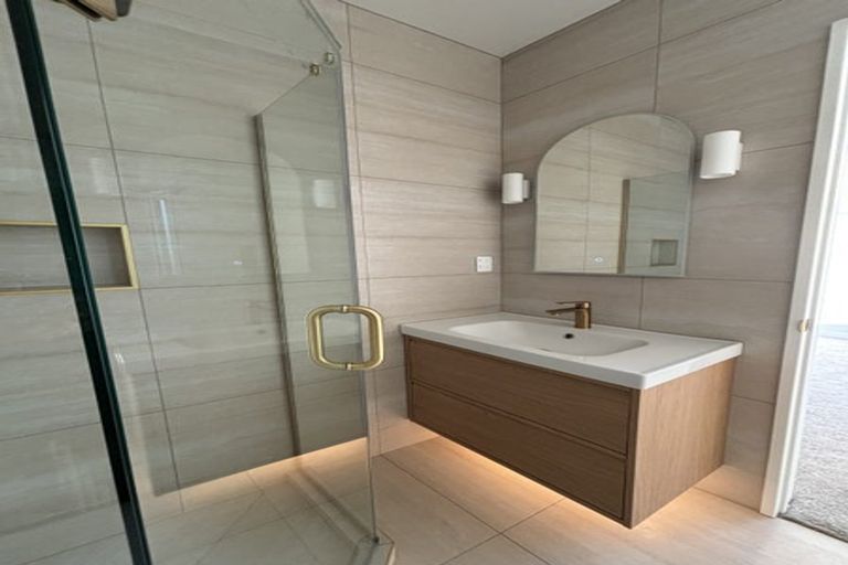 Photo of property in 1/82 Upper Harbour Drive, Greenhithe, Auckland, 0632