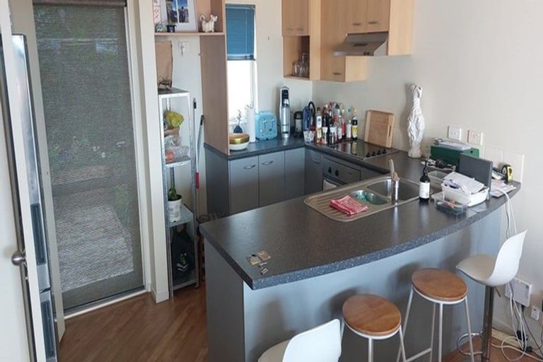 Photo of property in 3/48a Exmouth Road, Northcote, Auckland, 0627