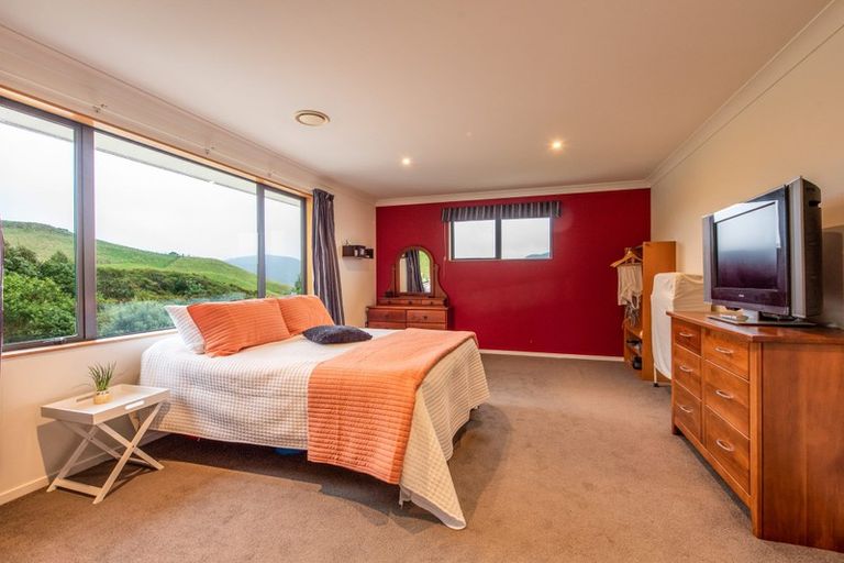 Photo of property in 104 Bing Lucas Drive, Tawa, Wellington, 5028