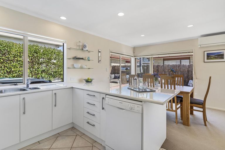 Photo of property in 1/117 Wellington Street, Howick, Auckland, 2014