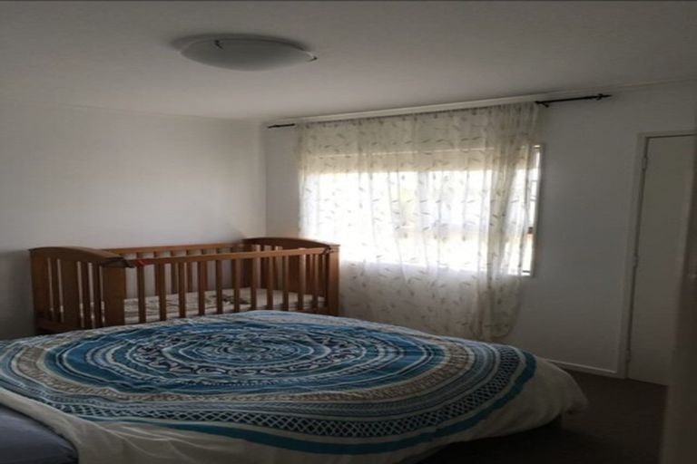 Photo of property in 1/4 Posa Avenue, Henderson, Auckland, 0612