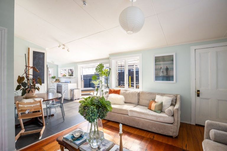 Photo of property in 17 Kowhai Street, Strandon, New Plymouth, 4312