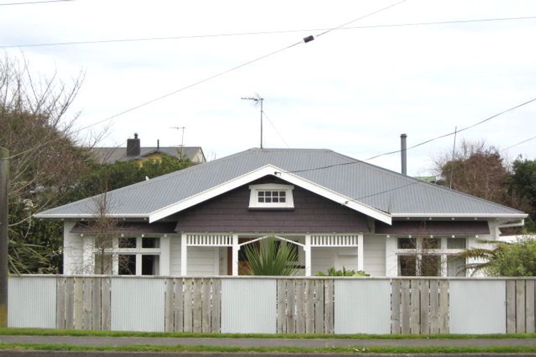 Photo of property in 16 Calvert Road, Moturoa, New Plymouth, 4310