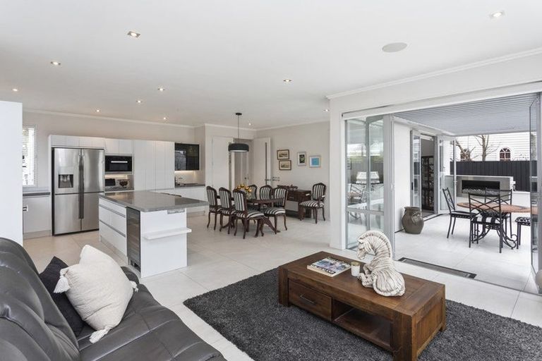 Photo of property in 11 Roa Road, Fendalton, Christchurch, 8041