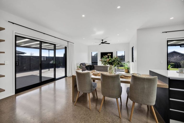 Photo of property in 5 Aheahea Way, Hurworth, New Plymouth, 4310