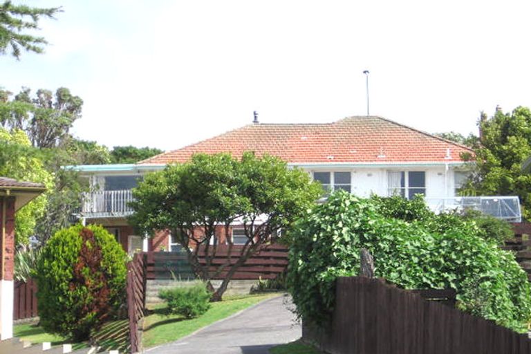 Photo of property in 11 Pakira Avenue, Glendene, Auckland, 0602