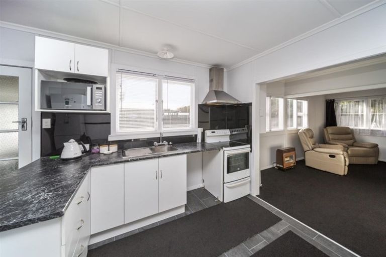Photo of property in 59 Camberwell Road, Hawera, 4610