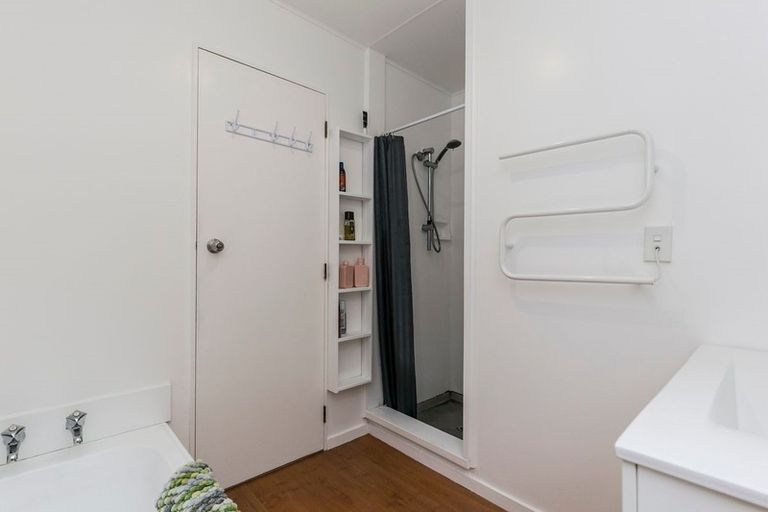 Photo of property in 60 Hathaway Avenue, Karori, Wellington, 6012