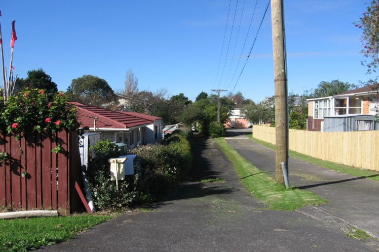 Photo of property in 2/21 Roberts Road, Te Atatu South, Auckland, 0610