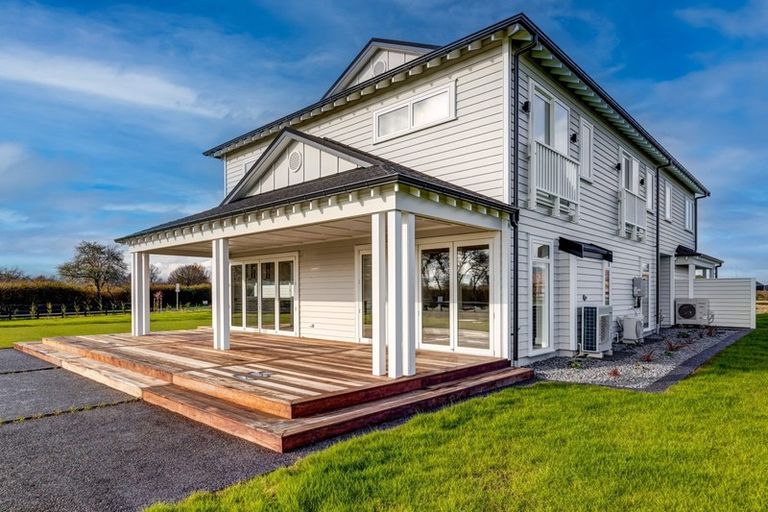 Photo of property in 4 Sunline Drive, Leamington, Cambridge, 3432