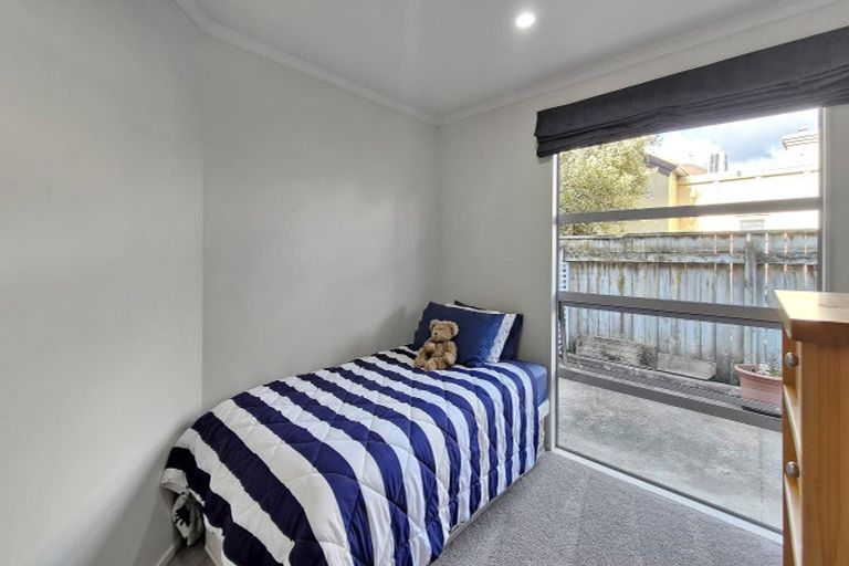 Photo of property in 6 The Oaks, Awapuni, Palmerston North, 4412