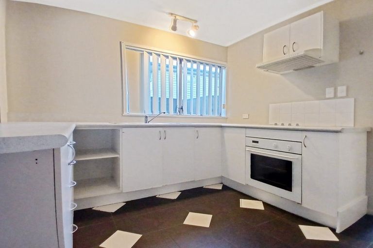 Photo of property in 36 James Evans Drive, Northcote, Auckland, 0627