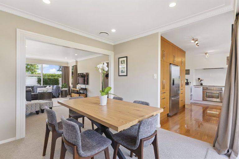 Photo of property in 32 Sartors Avenue, Northcross, Auckland, 0630