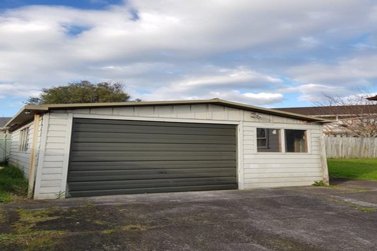 Photo of property in 18 Tomintoul Place, Highland Park, Auckland, 2010