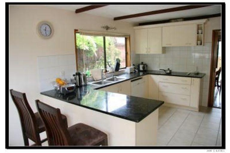 Photo of property in 15 Longwood Place, Forrest Hill, Auckland, 0620