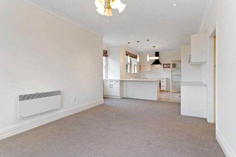 Photo of property in 37 Dyers Pass Road, Cashmere, Christchurch, 8022