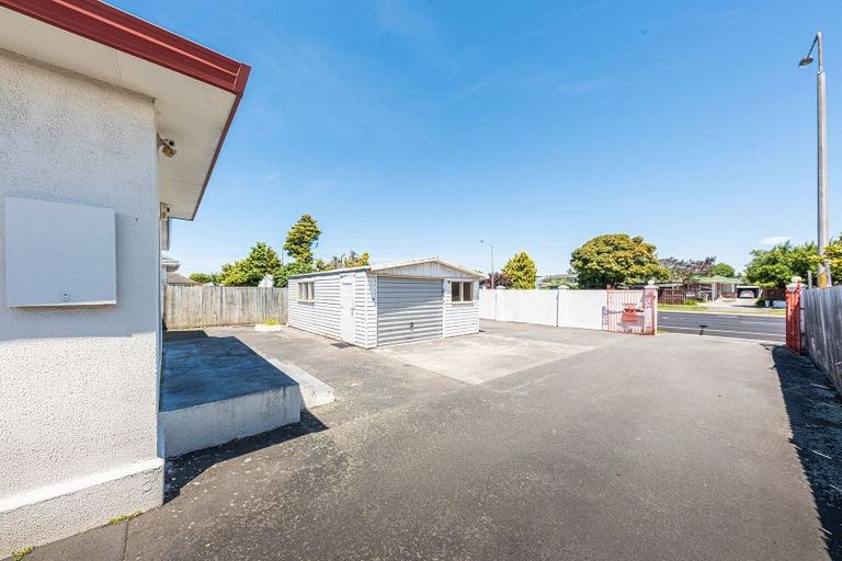 Photo of property in 122 Yaldhurst Road, Sockburn, Christchurch, 8042