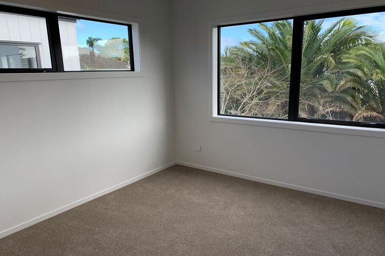 Photo of property in 5/4 Harry Ward Place, Henderson, Auckland, 0610