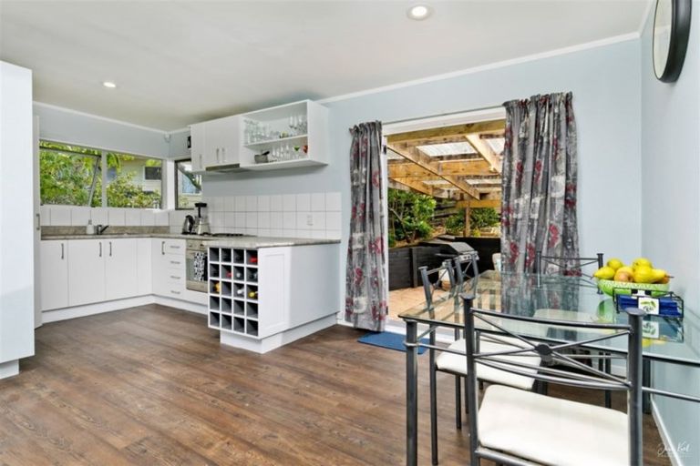 Photo of property in 19 Imperial Place, Henderson, Auckland, 0612