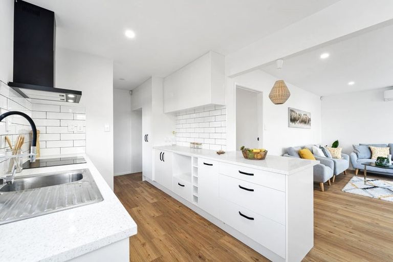 Photo of property in 1/120 Sunnyside Road, Sunnyvale, Auckland, 0612