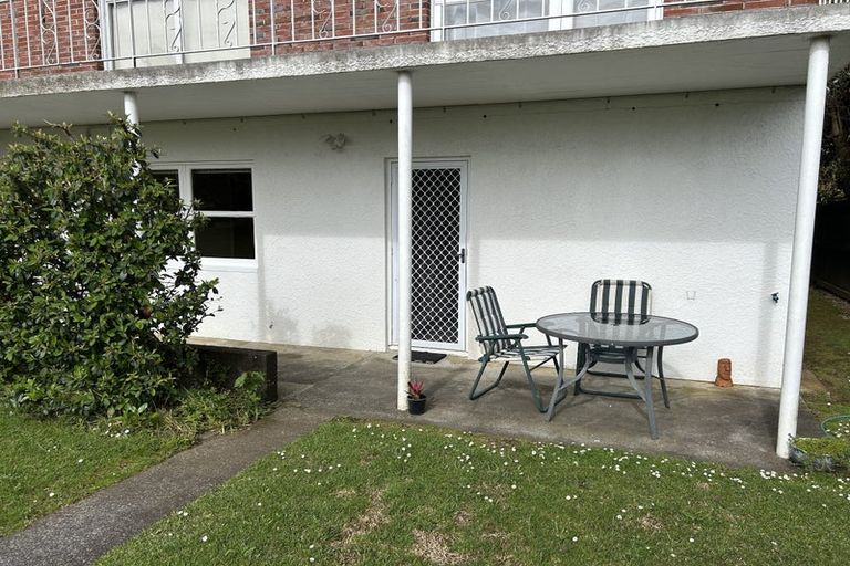Photo of property in 220 Te Atatu Road, Te Atatu South, Auckland, 0610