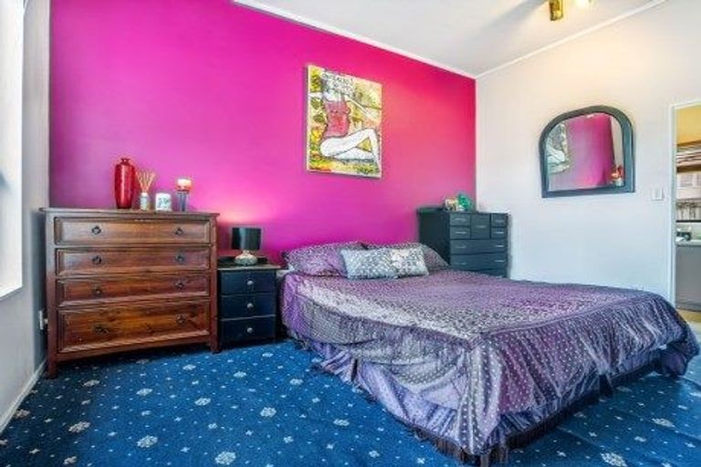 Photo of property in 2/44 Darren Crescent, Half Moon Bay, Auckland, 2012