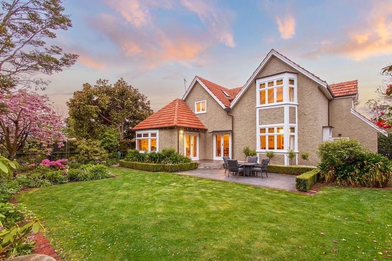 Photo of property in 106 Fendalton Road, Fendalton, Christchurch, 8014