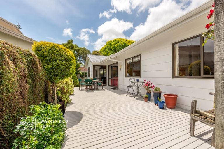 Photo of property in 1 Bathurst Street, Silverstream, Upper Hutt, 5019