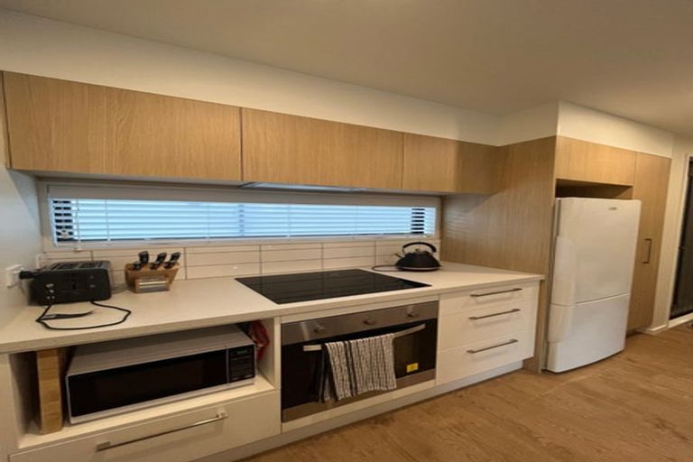 Photo of property in 2/48 Glen Road, Stokes Valley, Lower Hutt, 5019