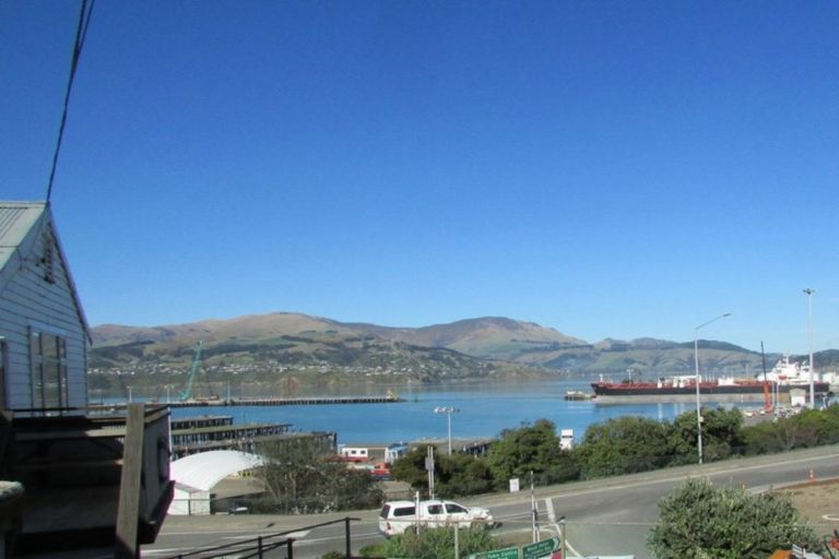 Photo of property in 2 Hawkhurst Road, Lyttelton, 8082