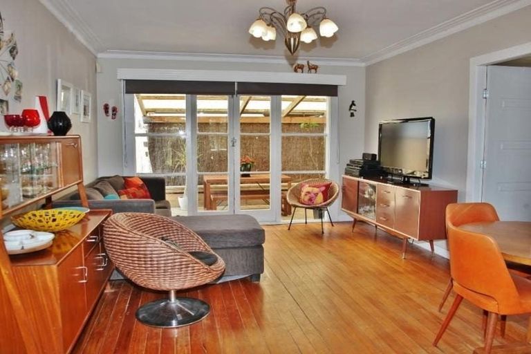 Photo of property in 77 Elliston Crescent, Stanmore Bay, Whangaparaoa, 0932