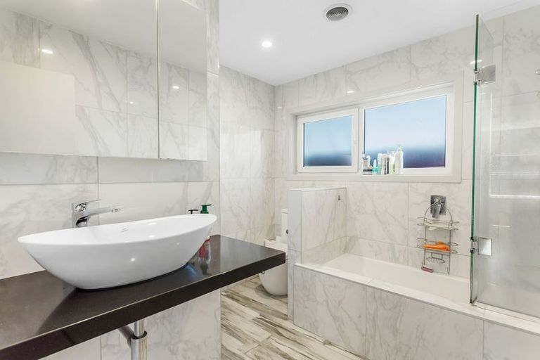 Photo of property in 1/1 Broadview Place, Howick, Auckland, 2014