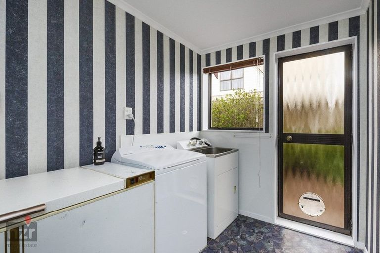 Photo of property in 35 Springdale Grove, Fitzherbert, Palmerston North, 4410
