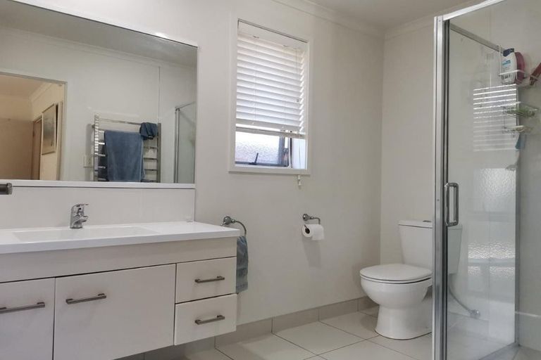 Photo of property in 5 Kowi Lakes Drive, One Tree Point, 0118