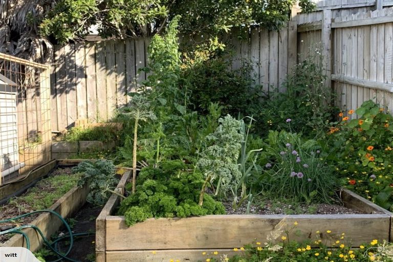 Photo of property in 1/645 Swanson Road, Swanson, Auckland, 0612