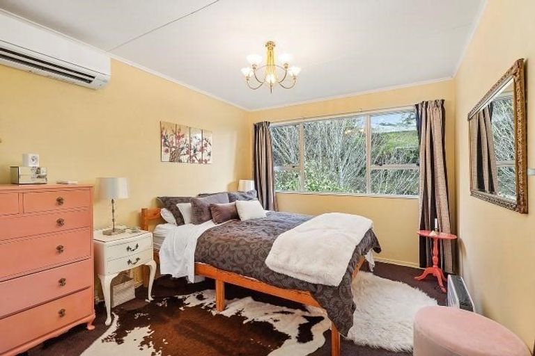 Photo of property in 9 Cyril Way, Paparangi, Wellington, 6037