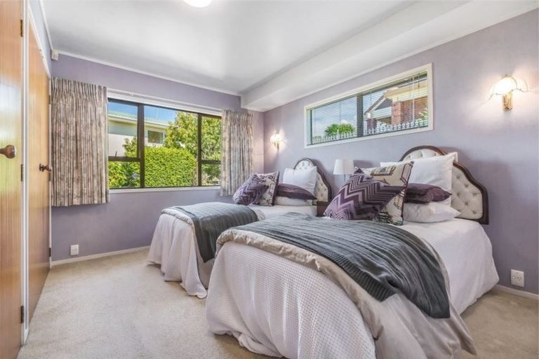 Photo of property in 2/33 Parr Terrace, Castor Bay, Auckland, 0620