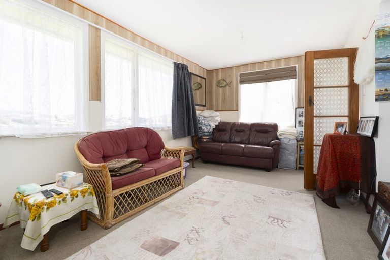 Photo of property in 16 Waihora Crescent, Waitangirua, Porirua, 5024