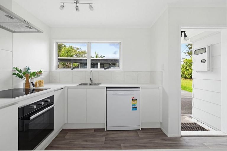 Photo of property in 52 Zelda Avenue, Clover Park, Auckland, 2023